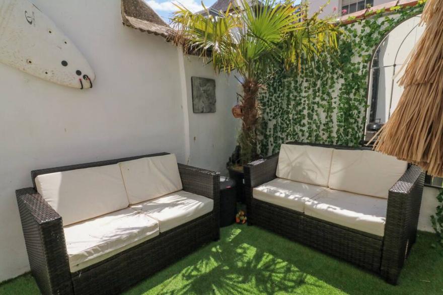 MYRTLE HOUSE, pet friendly, character holiday cottage in Ilfracombe