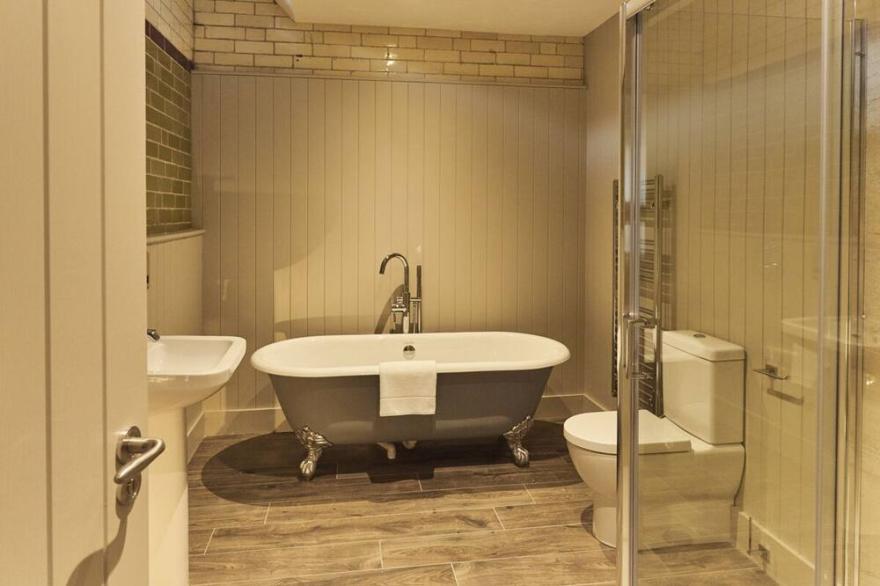 Juneberry House - Two Bedroom Villa, Sleeps 4