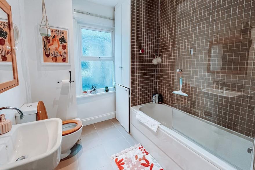 3BR Flat Fully Equipped, Garden Office & Close to Wimbledon