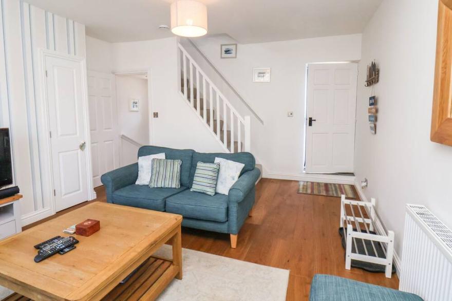 NAVIGATORS REST, pet friendly, character holiday cottage in Whitby