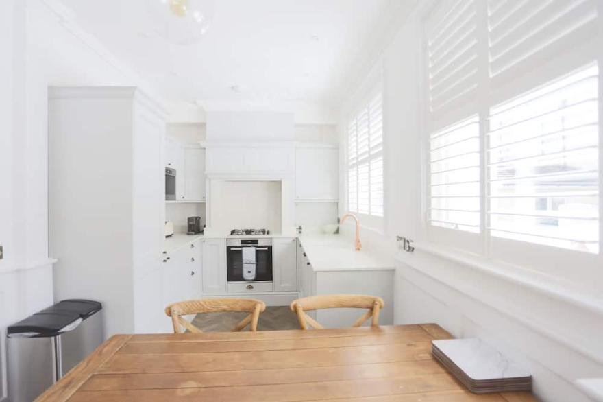 Coachman's Cottage -Worthing Beach - Sleeps 9