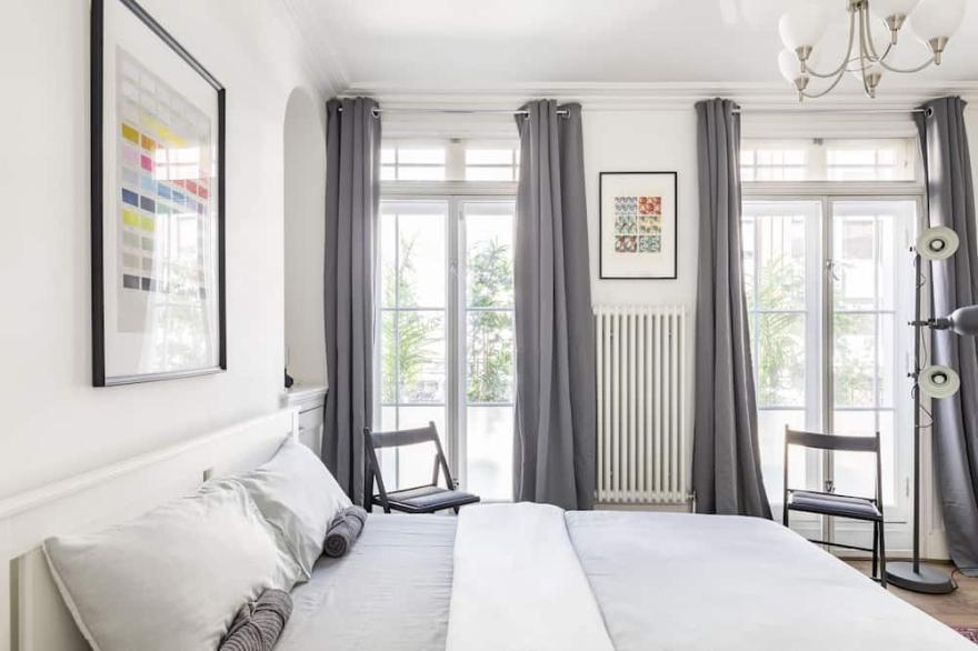 Newly refurbished Georgian 6-bed 3-bath central townhouse