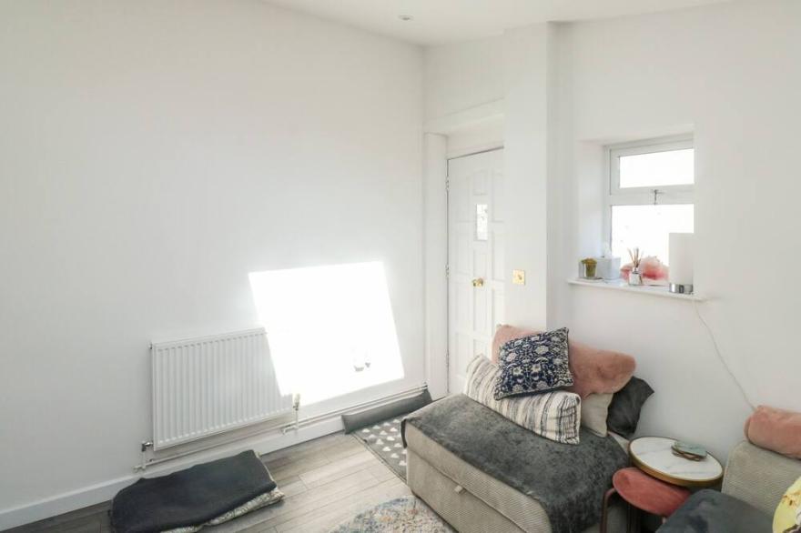 THE ANNEX, pet friendly in Starcross, Devon