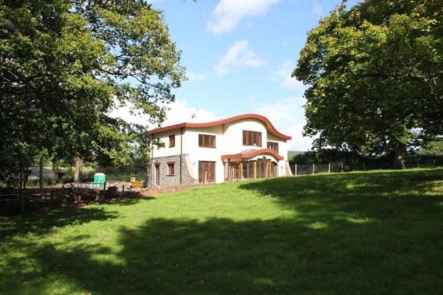 Unique Spacious Eco-house in Historic Parkland