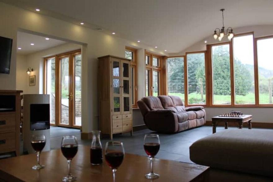 Unique Spacious Eco-house in Historic Parkland