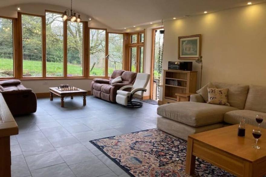 Unique Spacious Eco-house in Historic Parkland