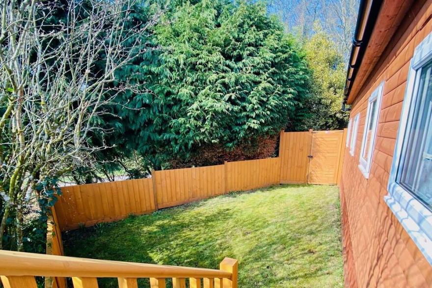 The Beehive - Hidden Gem / Romantic Hideaway / Hot Tub