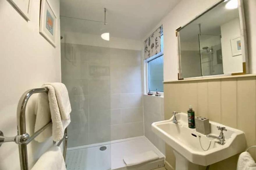 Pretty 1 Bedroom Cottage Near Cirencester