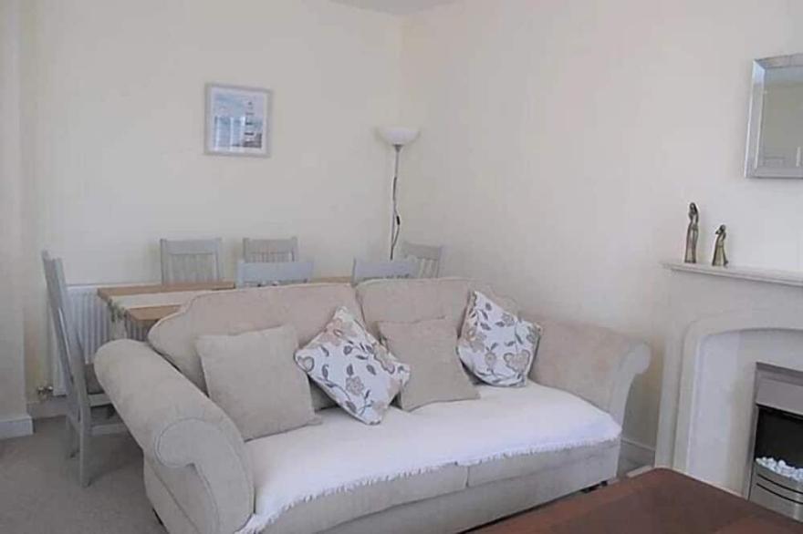 Jubilee House  - 4 bedroom central house - bright and spacious, 2 parking space