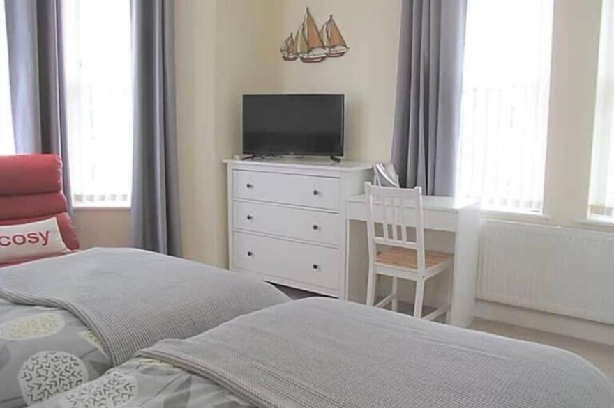 Jubilee House  - 4 bedroom central house - bright and spacious, 2 parking space