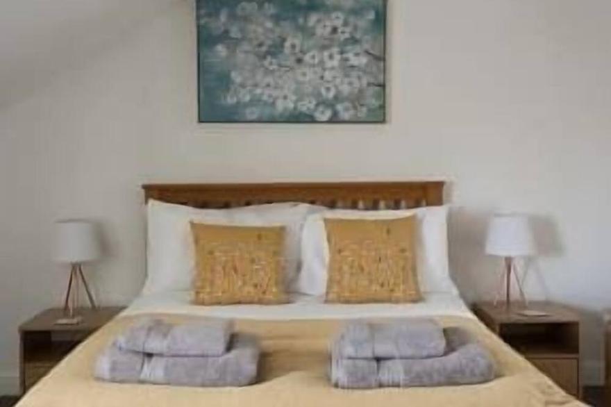 Glenview House - Fantastic child friendly house - rear garden - parking
