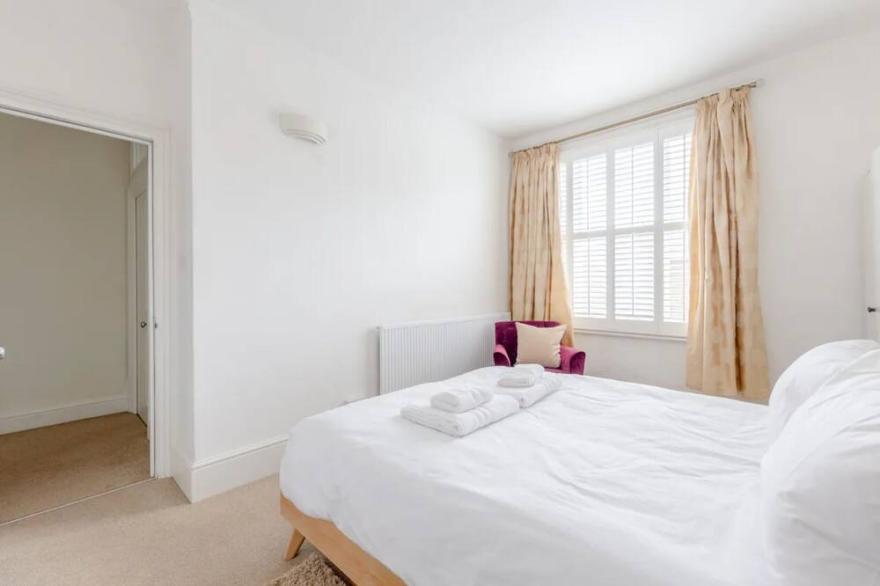 Inviting 4BD House - Greenwich