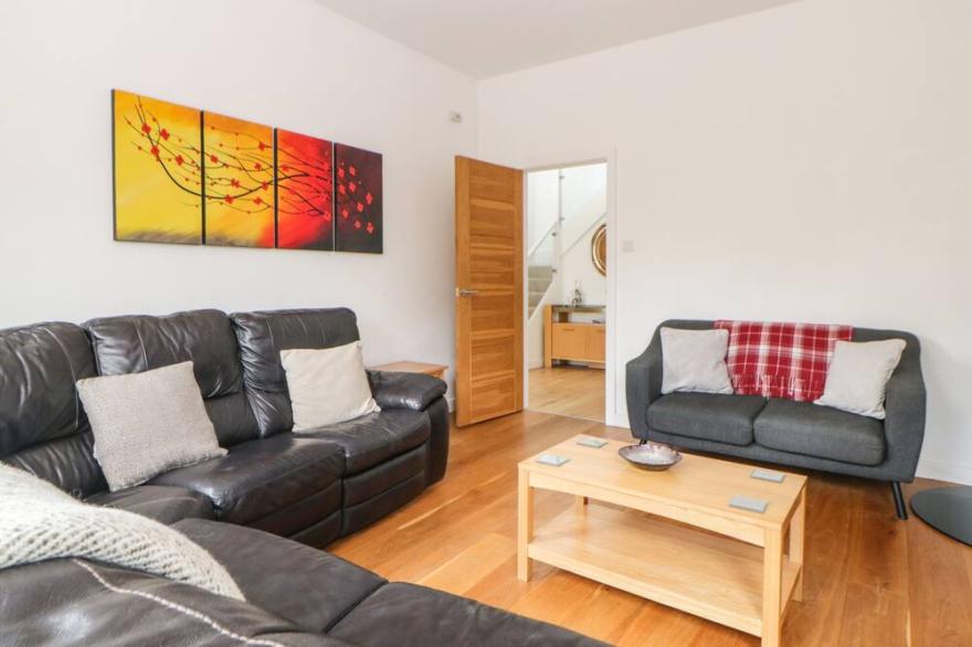 SANDS ROAD VILLA, family friendly, with a garden in Paignton