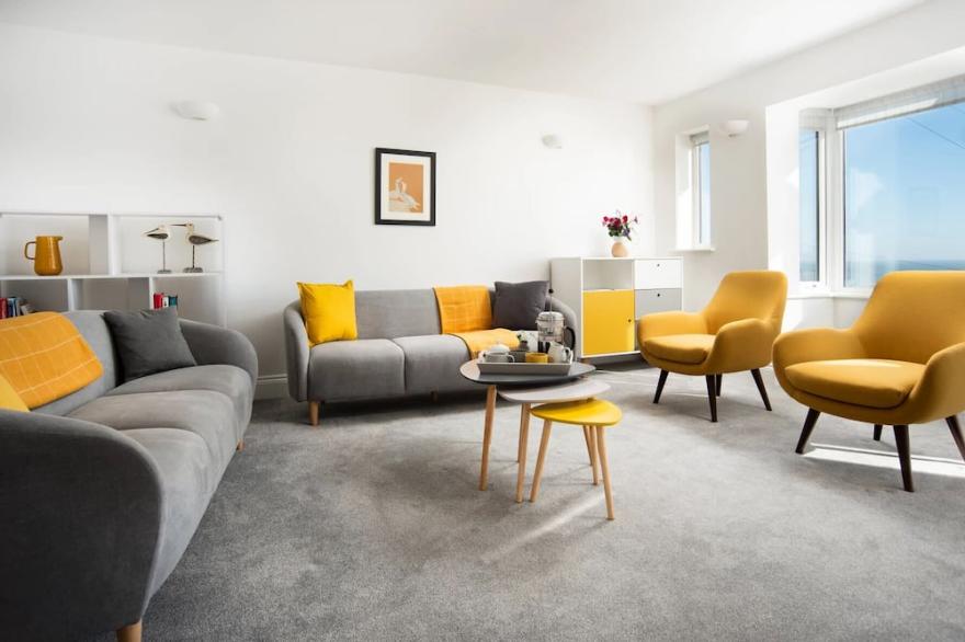 Abalyne Beach House - Beautiful beachhouse - Sea views throughout, modern, brigh