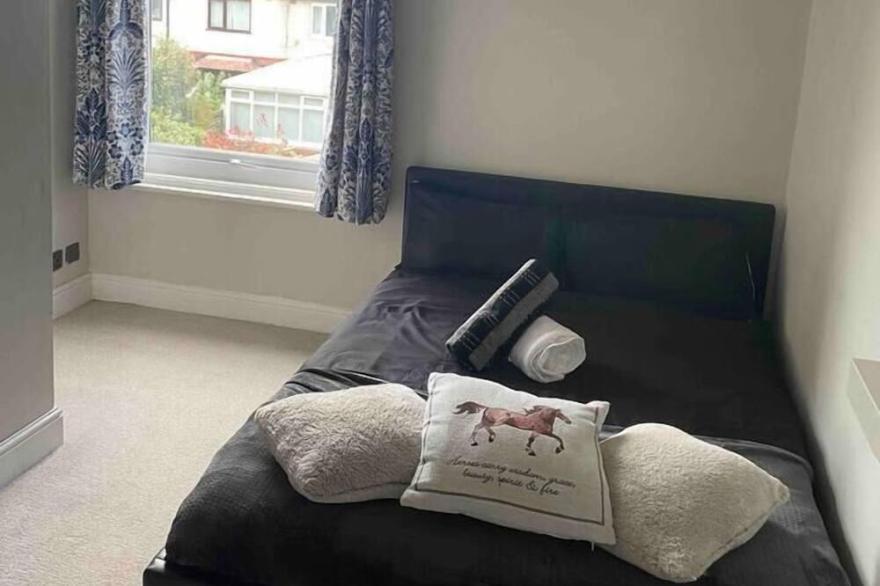 Immaculate 2-Bed House in Manchester