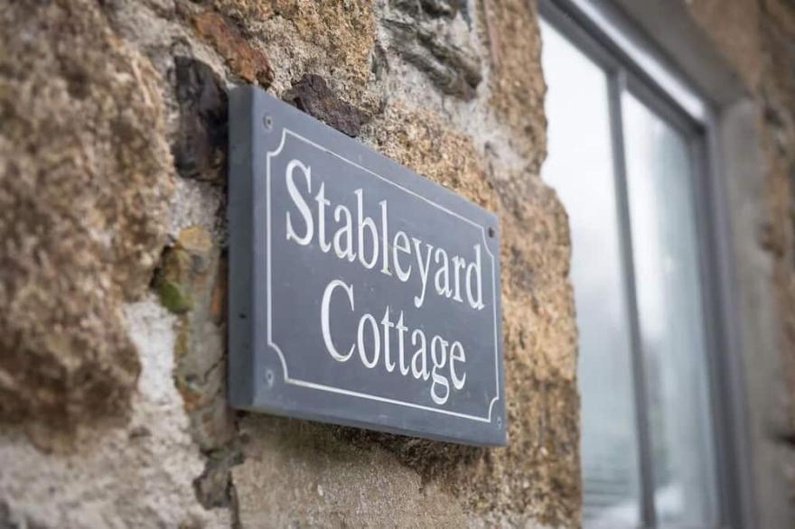 Stableyard Cottage - sea views & parking/garage
