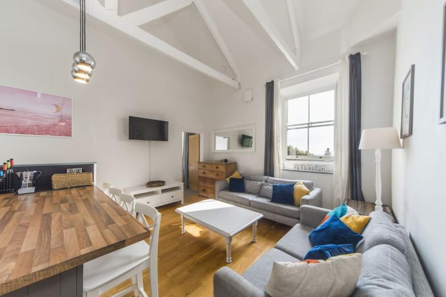 Stableyard Cottage - sea views & parking/garage