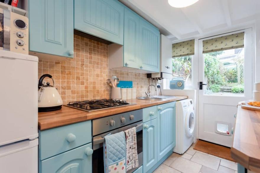 Angel Cottage, Swanage.  Sleeps 2 + Baby