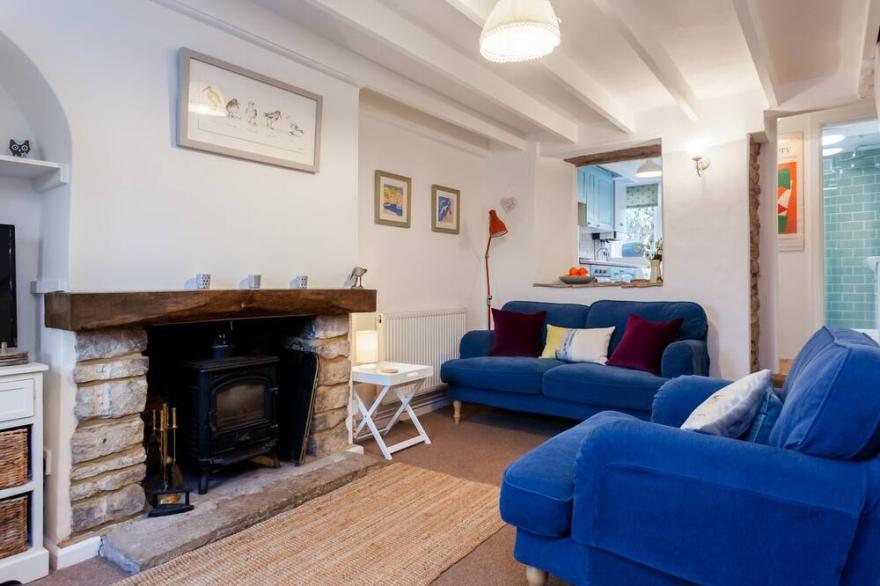 Angel Cottage, Swanage.  Sleeps 2 + Baby