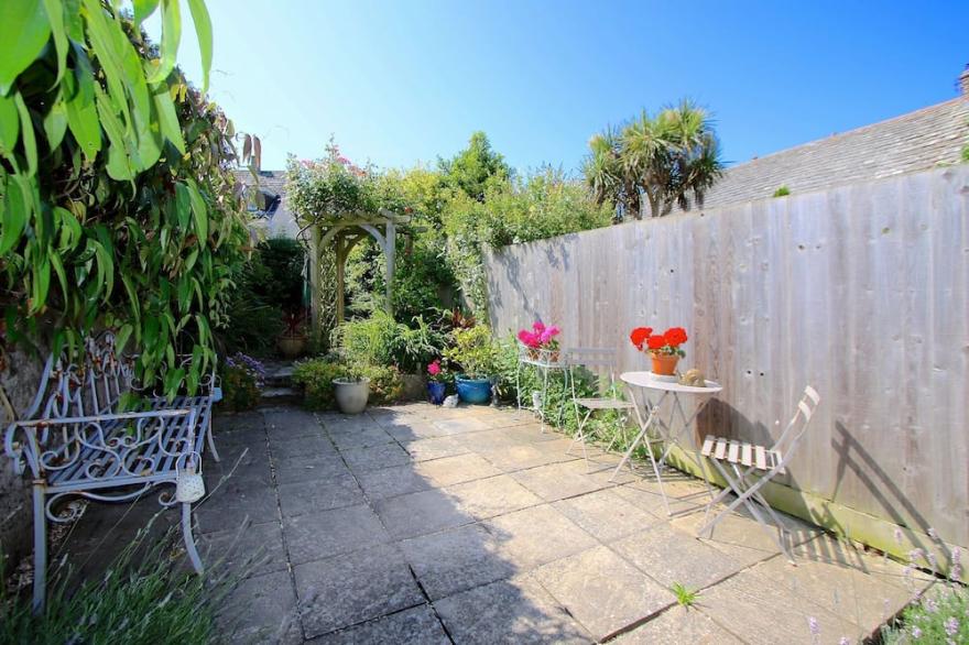 Angel Cottage, Swanage.  Sleeps 2 + Baby