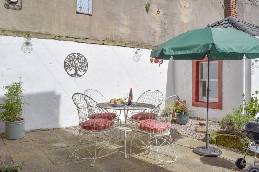 2 bedroom accommodation in Ayr