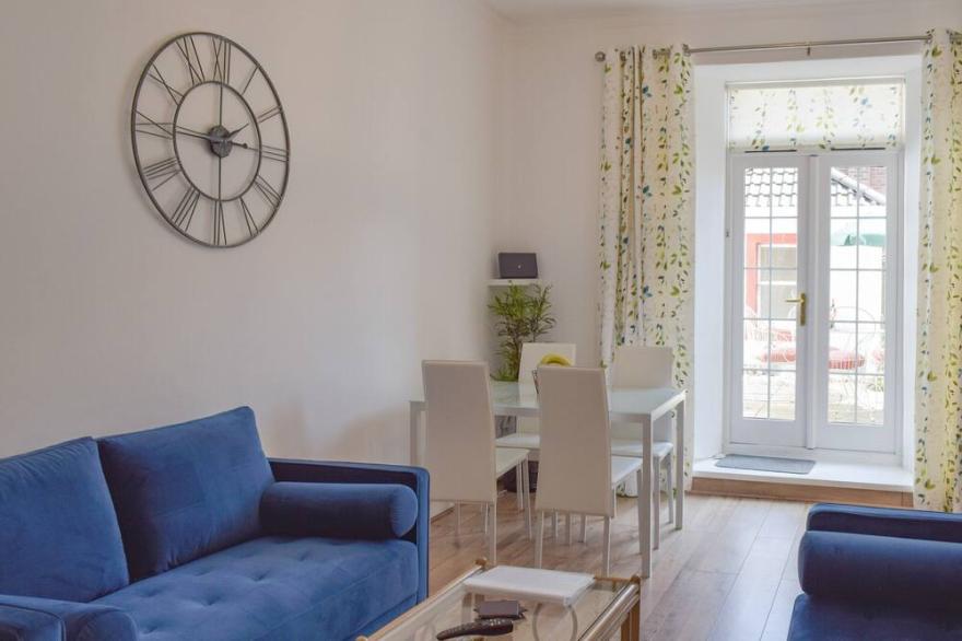 2 bedroom accommodation in Ayr