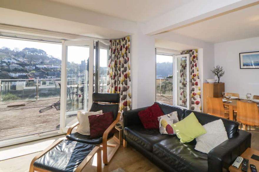 ESTUARY VIEW, family friendly, with a garden in Newton Ferrers