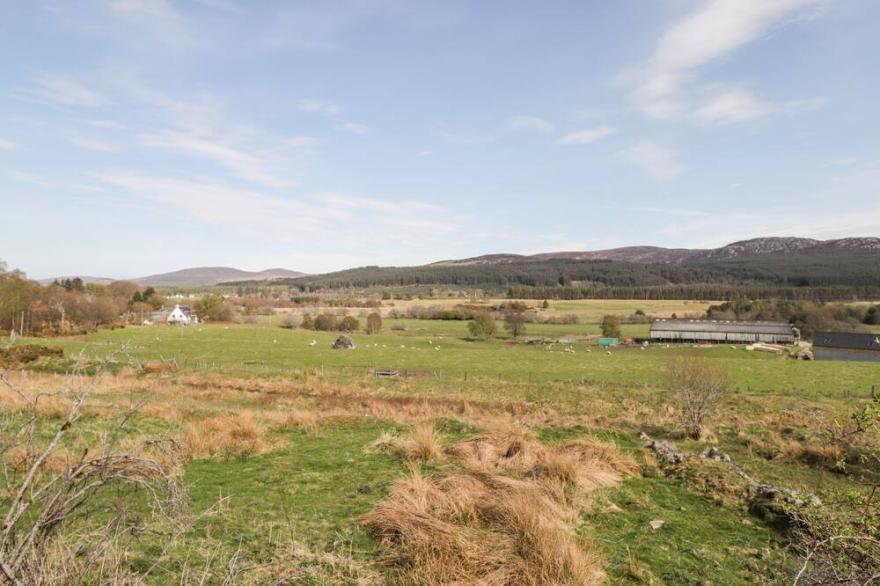 BALNABODACH, pet friendly, with a garden in Inverness