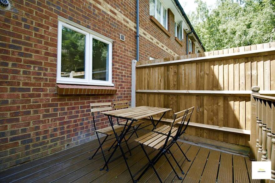 Camberley Comfy 3 Bedroom - Next to Hospital W/parking