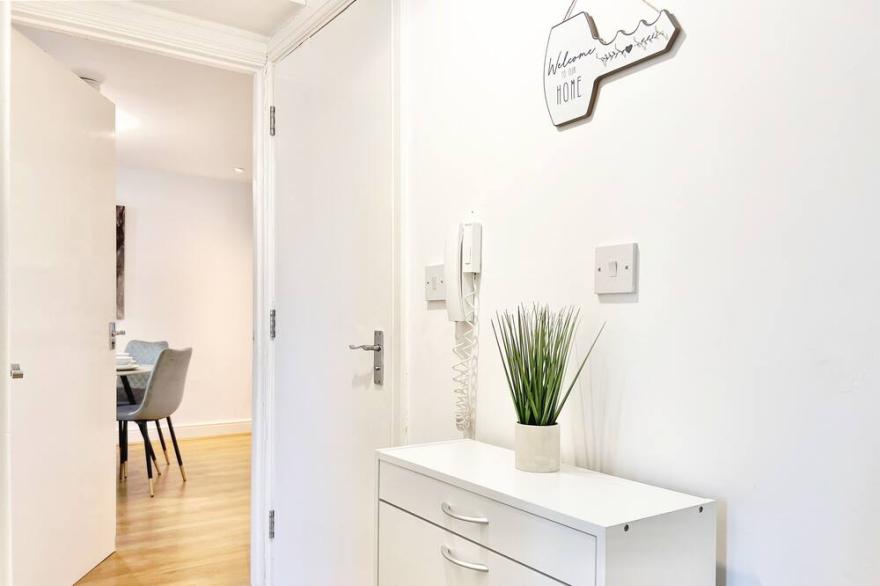 20% OFF Weekly 2 BED Centurion Lane Family Business Relocation