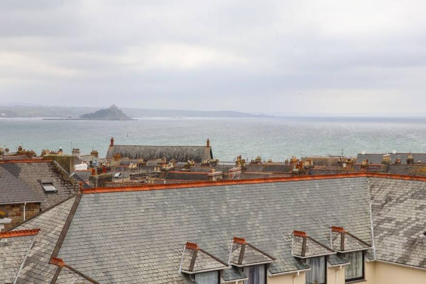 THE LOOKOUT, pet friendly, country holiday cottage in Penzance