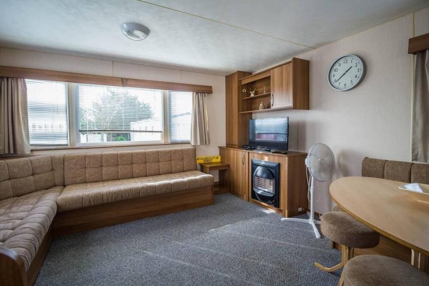 8 berth caravan with decking at Manor Park in Hunstanton ref 23041B