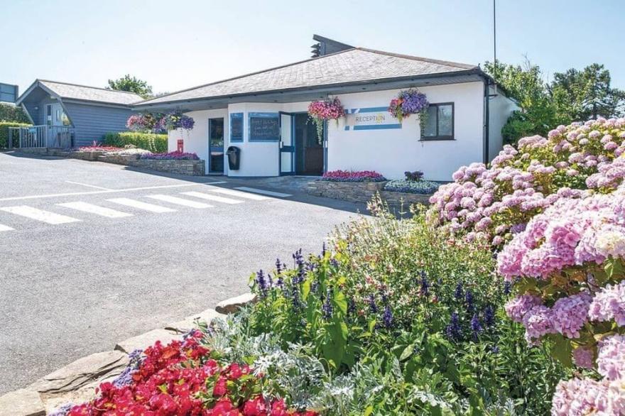 3 bedroom accommodation in Holywell Bay