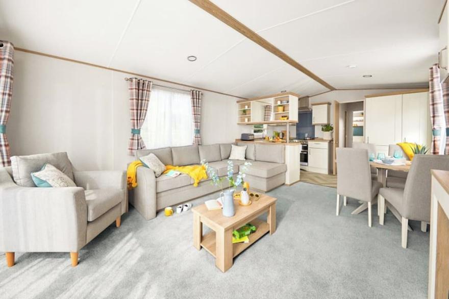 3 bedroom accommodation in Mold
