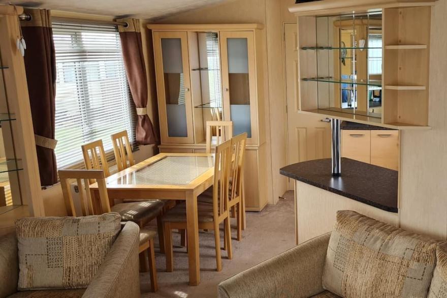 Lovely caravan with decking at Coral Beach Park in Lincolnshire ref 77001C
