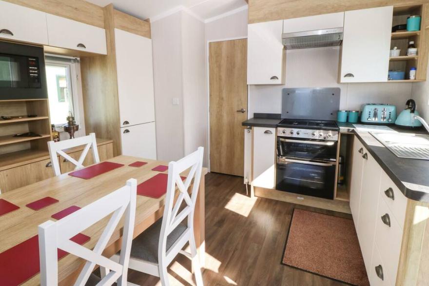 GWEL Y MOR, family friendly, country holiday cottage in Llanaber