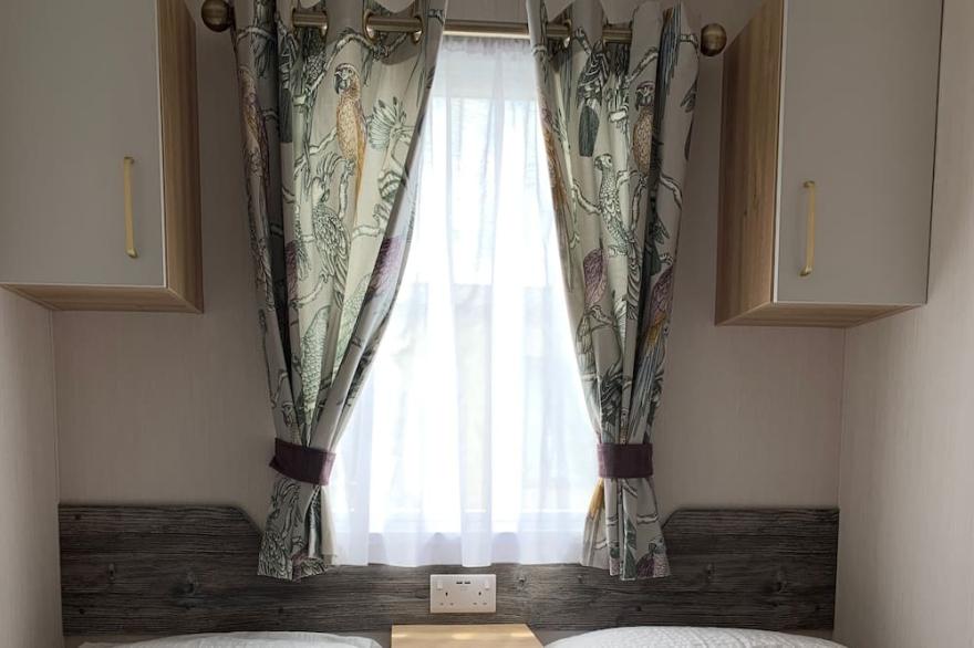 Exec Spec Holiday Home 5 minute walk from sandy beach