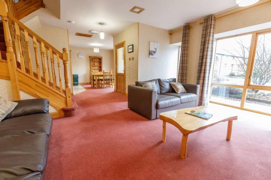 Fisherman's Cottage -  a courtyard cottage that sleeps 4 guests  in 2 bedrooms