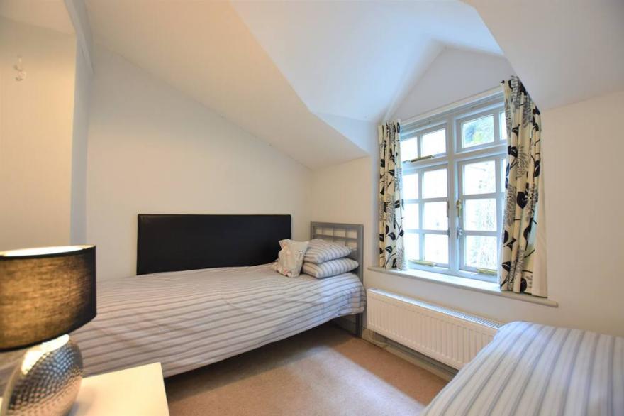 Cosy, Traditional Welsh 2 Bedroom Sea Front Cottage Sleeping 4 Guests