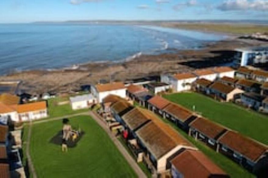 West Facing, 2 Bedroom Beach Cottage on Quiet, Family Friendly Park