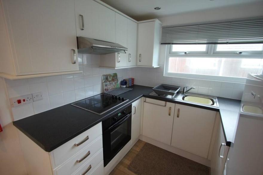 West Facing, 2 Bedroom Beach Cottage on Quiet, Family Friendly Park