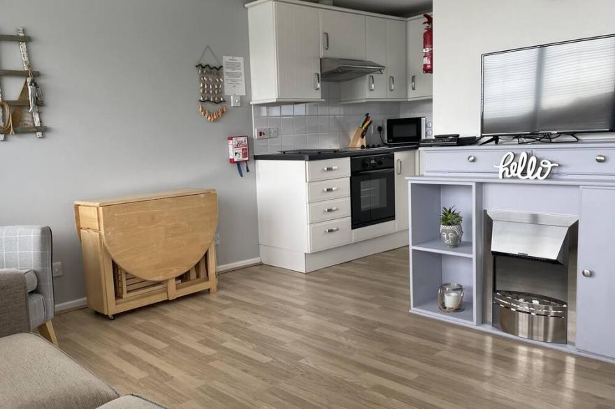 West Facing, 2 Bedroom Beach Cottage on Quiet, Family Friendly Park