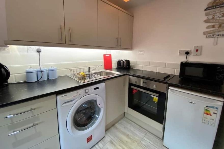 Apartment 1a · Kennedy Beach Side 2Bed Luxury Apt Ground Floor