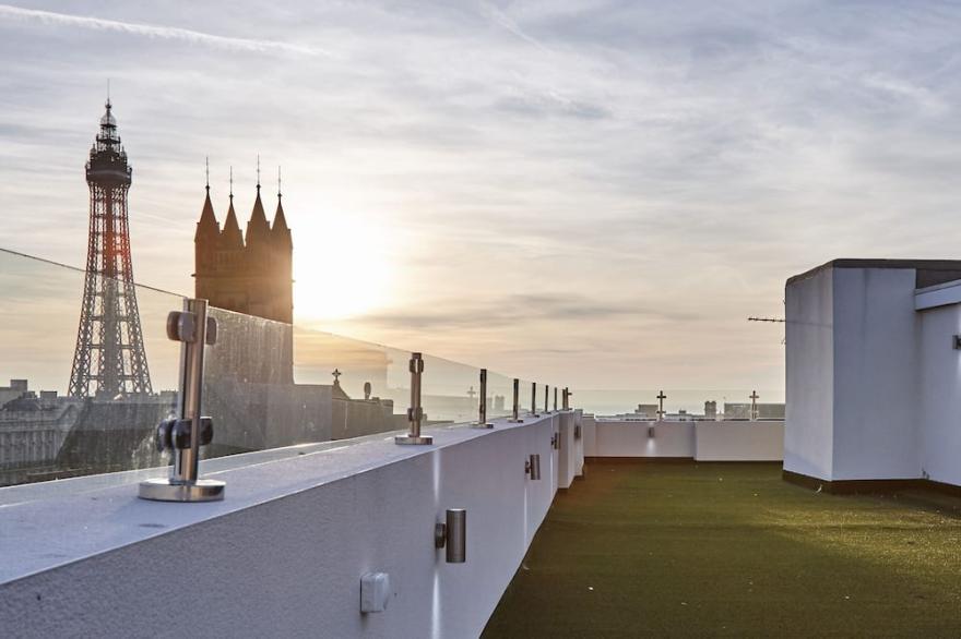 Rouge 6 · Rouge Suite Winter Gardens 1Bed Apartment