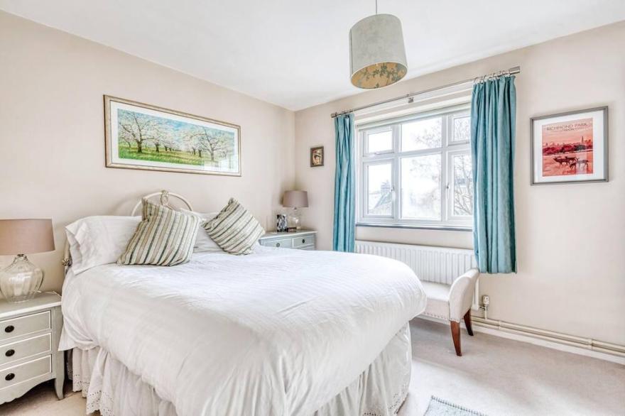 Comfortable Home in Wandsworth by UnderTheDoormat