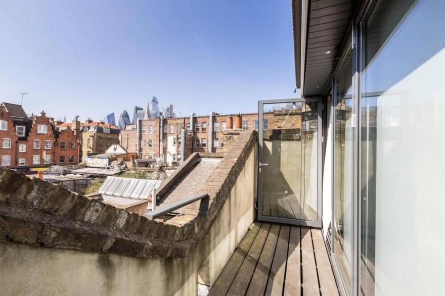 WOO-16 Woodseer · Luxurious Town House with Garden near Brick Lane