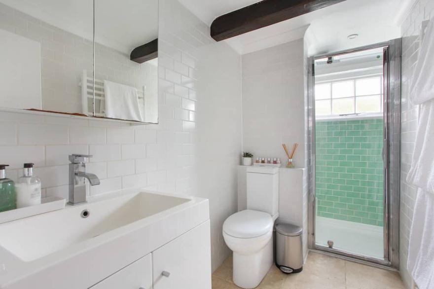 **NEW** Character three bedroom cottage, Sandwich