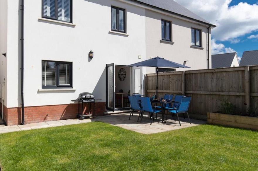 Park Gardens - Lovely Cottage, Parking, Central Location