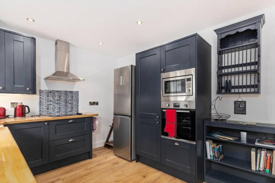 Park Gardens - Lovely Cottage, Parking, Central Location