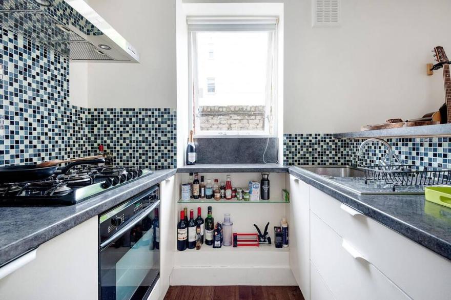 Bright and stylish apartment in trendy Islington by UnderTheDoormat
